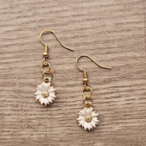 Pigness & Company Gold and White Floral Drop Earrings